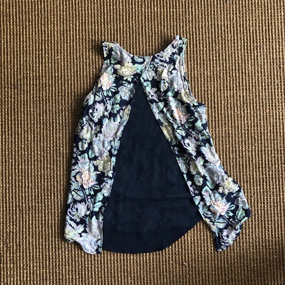Flower print sleeveless top - Picture 2 of 10